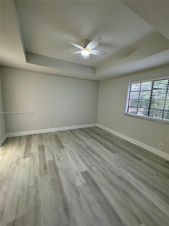Building Photo - 3912 Tree Top Dr