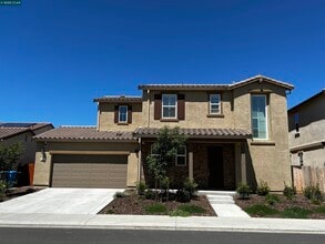 Building Photo - 742 Iris Dr