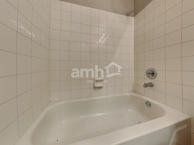 Building Photo - 495 W Camden Ln