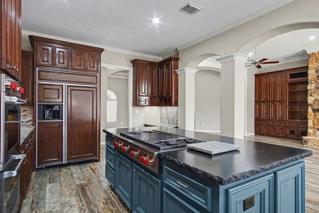 Building Photo - 15569 Crown Oaks Dr