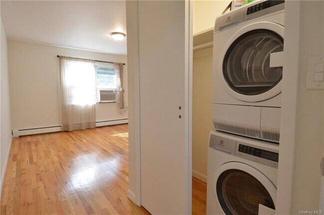 Building Photo - 190 Midland Ave