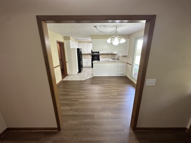 Building Photo - Single Family home in Greenhill Area!