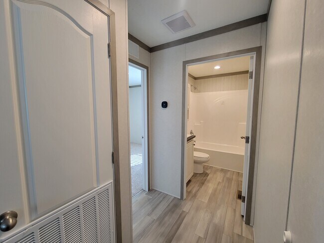 Building Photo - 9634 Seaway Dr