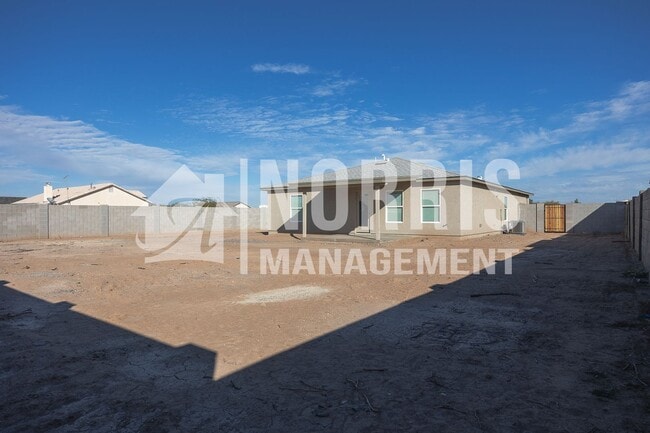 Building Photo - NEW Home Located Near the Golf Course
