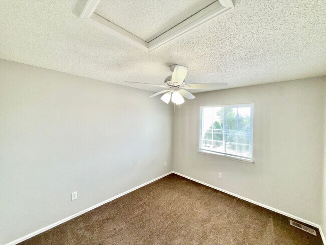 Building Photo - 4899 Saddle Ridge Dr