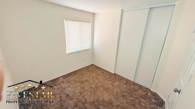 Building Photo - House for Rent in SouthWest Bakersfield