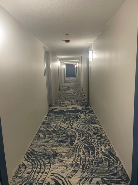 Interior hallway - 1 Key Capri