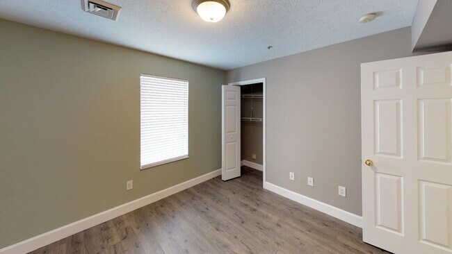 Building Photo - $995 PER BEDROOM! 3BR/2BA Condo Near UTK, ...