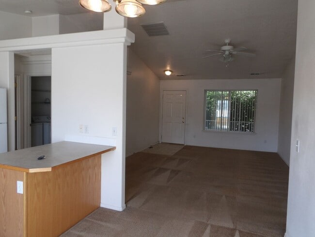 Building Photo - Home in the Landings!