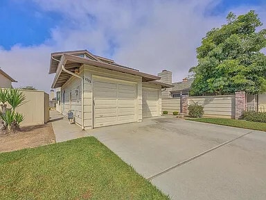 Left side gate - 1533 N 1st St