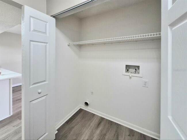 Building Photo - 3141 Bloomingdale Villas Ct