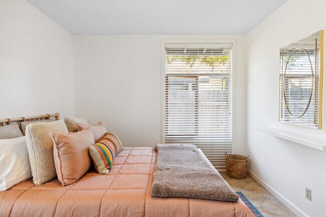 Building Photo - Centrally Located - Minutes from Dell Children's Hospital