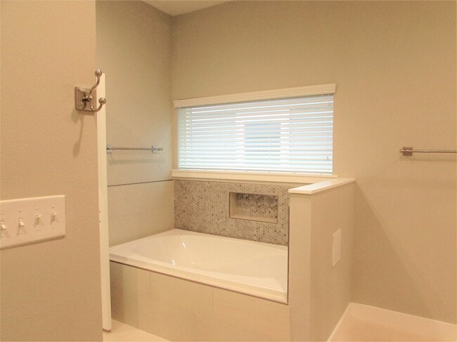 Building Photo - 3249 Dixie Dr