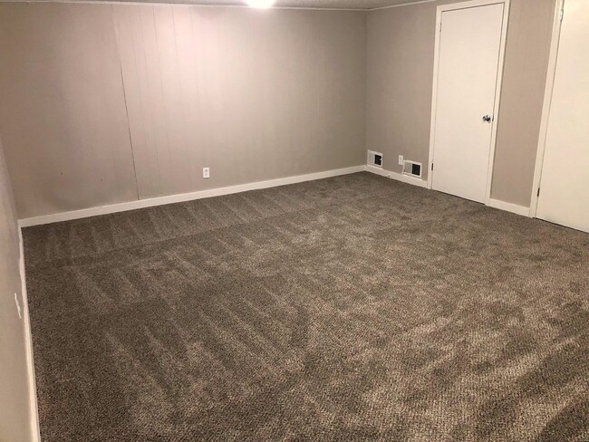 Building Photo - 672-674 Sheridan St