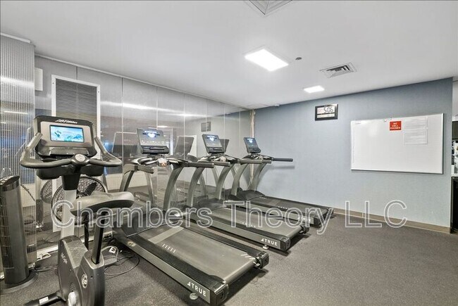 Building Photo - 1530 Key Blvd