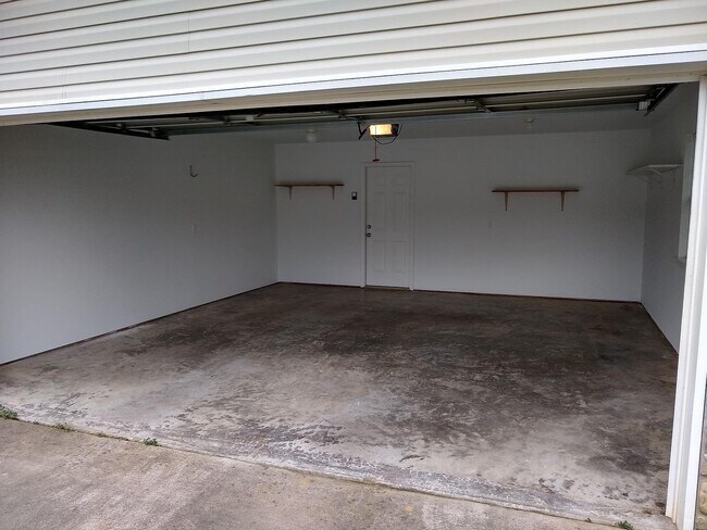 Building Photo - 401 Hayley Ct