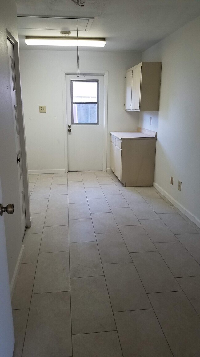 Building Photo - 5602 N 46th Dr