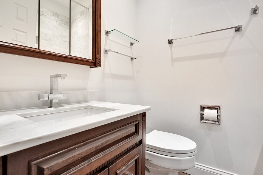 Hall Bath (1) - 1228 N Dearborn St