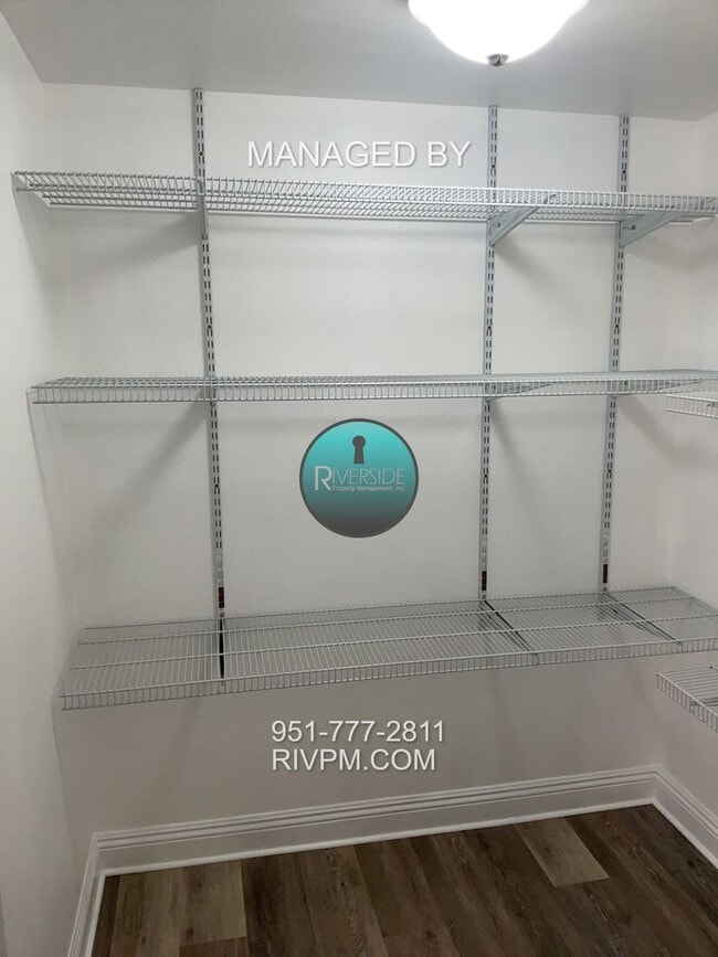 Building Photo - Charming Jurupa Valley home on a spacious lot with RV parking!