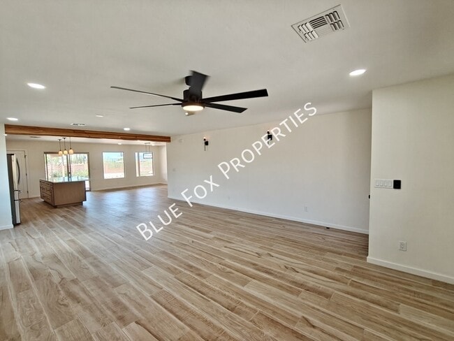 Building Photo - 5440 W Placita De La Promesa