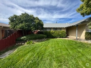 Building Photo - 2521 Casita Dr