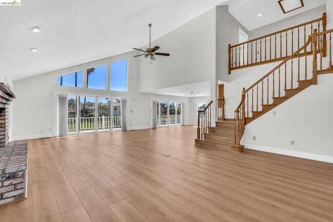 Building Photo - 5650 Edgeview Dr