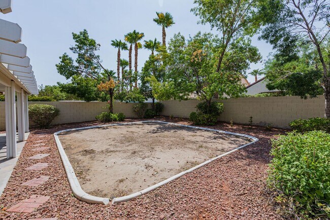 Building Photo - 1 Story home located in Silverado Ranch
