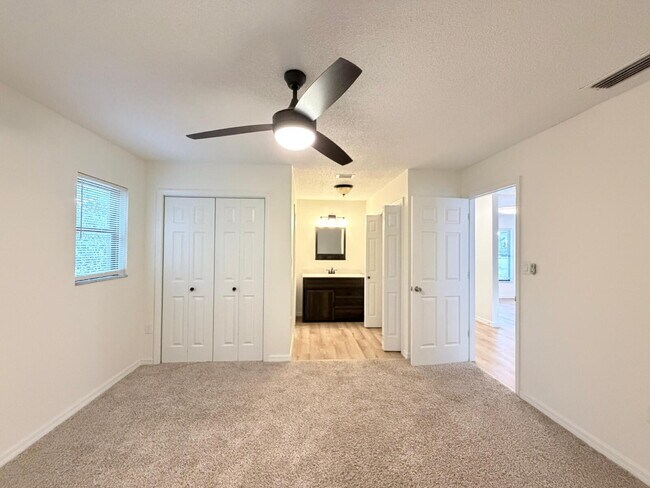 Building Photo - Available Now | Move-In Ready Rental in SE Ocala/Silversprings Shores