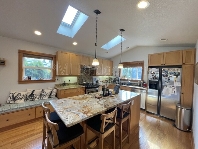 Primary Photo - 4834 SE Kelly St