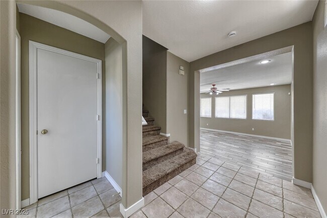 Building Photo - 7237 Twin Maples Ct