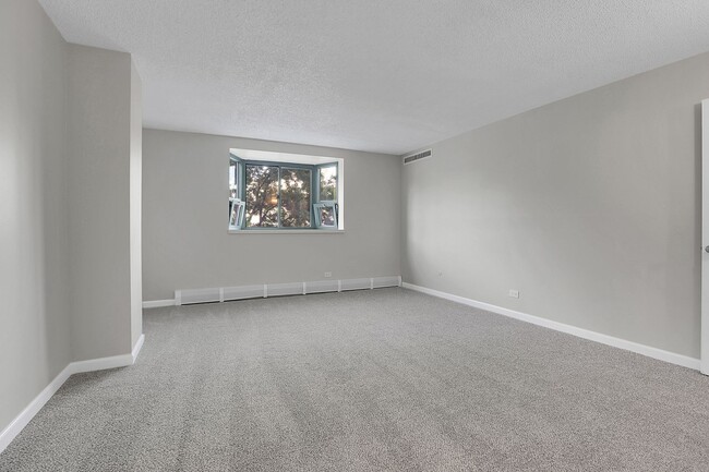 Building Photo - Remodeled 2BD, 2BA Cap Hill Condo with Bal...