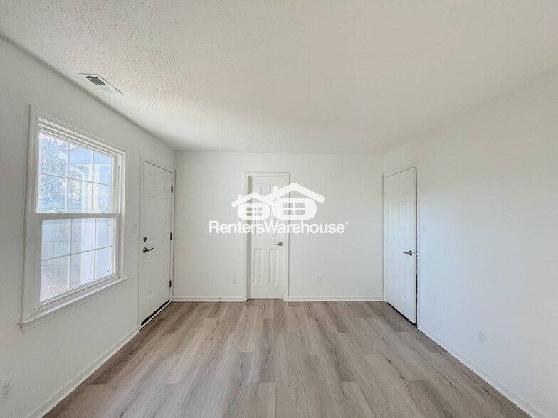 Building Photo - 1815 Beckwood Common