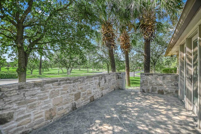 Building Photo - 100 Bay Point Dr