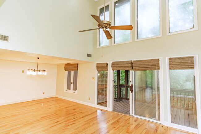 Building Photo - 178 Ingleoak Ln