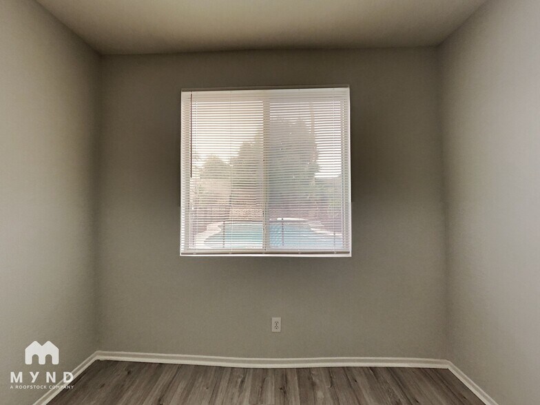 Building Photo - 245 Farlin Cir