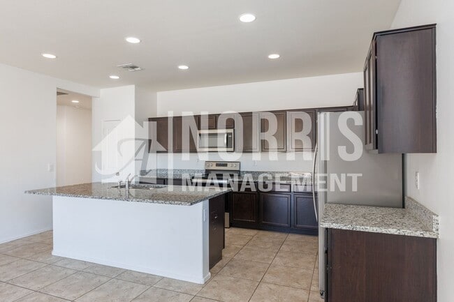 Building Photo - Low Maintenance Home Centrally Located