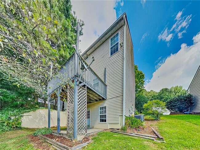 Building Photo - 2746 Northgate Way NW