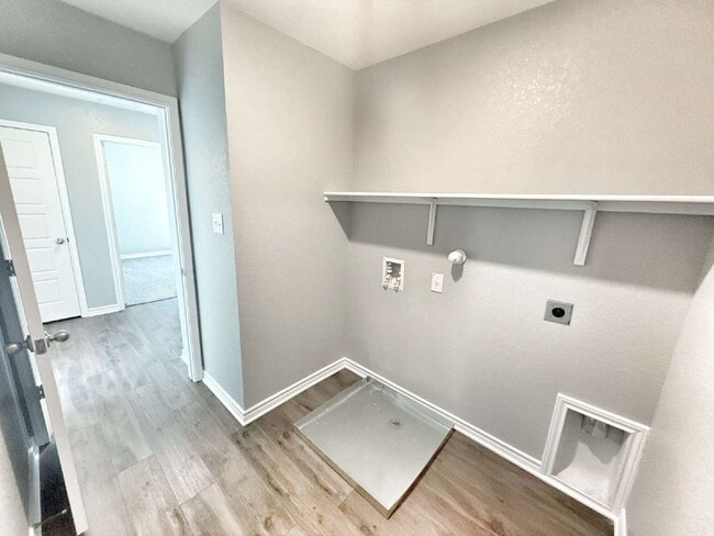 Building Photo - Immaculate Two Story Home in Legend Point ...