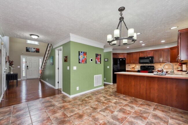 Building Photo - 652 Winding Bluff Way