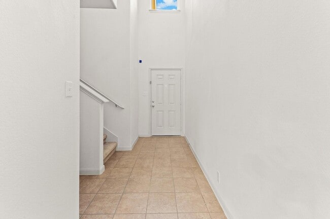 Building Photo - 1620 Bryant Dr