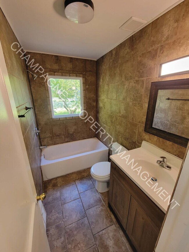 Building Photo - Newly Remodeled 3 Bed 2 Bath Single Family...