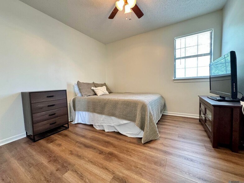Building Photo - 1732 Manor Oak Dr