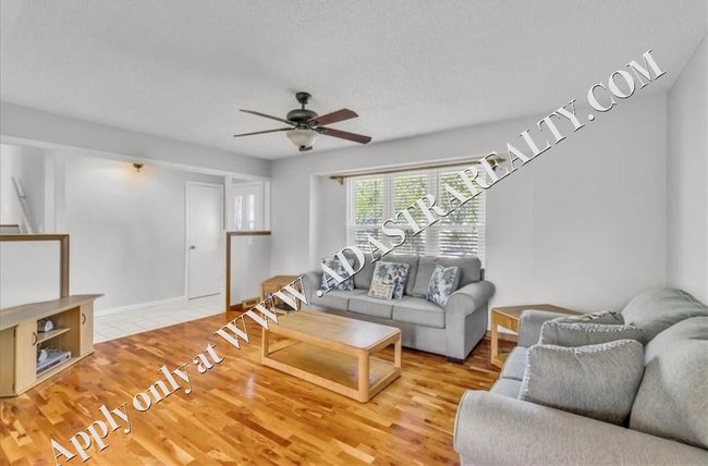 Building Photo - Beautiful 4 Bed 2 Bath Home in Olathe-Available in JULY!!