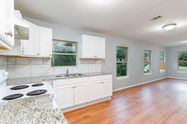 Primary Photo - Beautiful affordable 4BD/2BA home!
