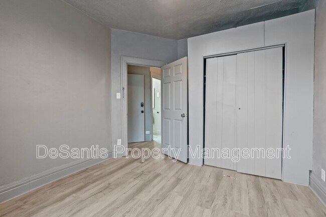 Building Photo - 512 S Millvale Ave