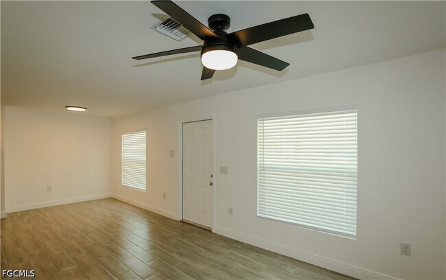 Building Photo - 917 Graystone Ave