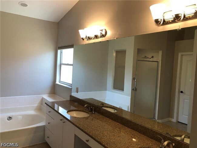 Building Photo - 8223 Breton Cir