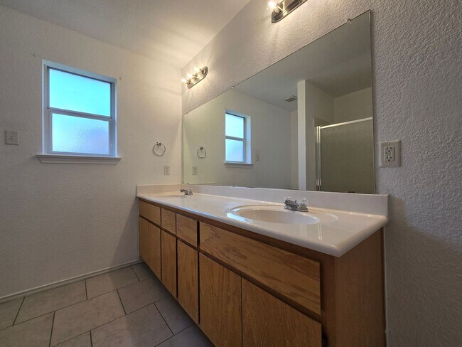 Building Photo - 3906 Kevin Shaw Dr