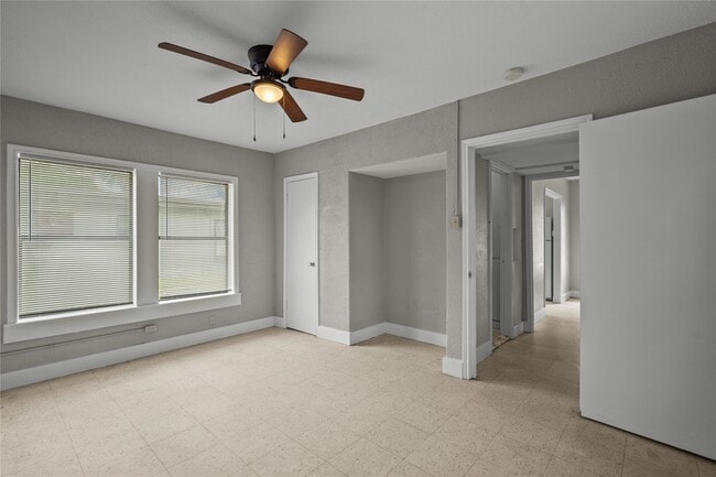 Building Photo - 826 3rd Ave N