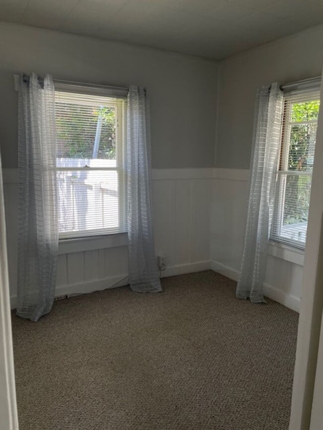 Building Photo - 2 bedroom 1 bath Brea $3200